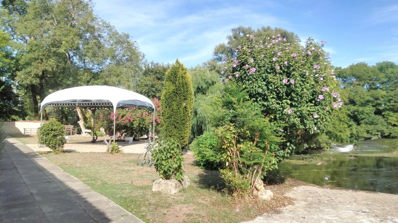 Magnifique Moulin Historique en Pierre de 336 m², Ile Privée, Fleuve Charente