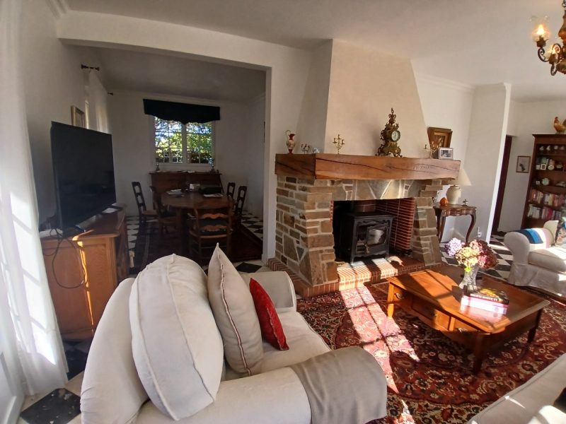 Magnifique Périgourdine de 4 chambres, offrant une vue imprenable sur la campagne.