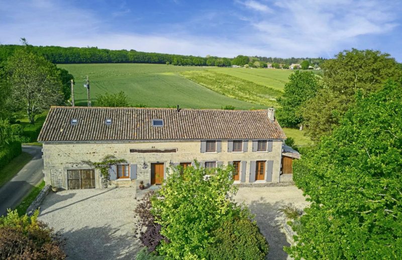 Ancienne Ferme en Pierre, Emplacement Privilégié, 5 Chambres, 4 Salles de Bains, Piscine, Chef Boutonne (Deux-Sèvres)