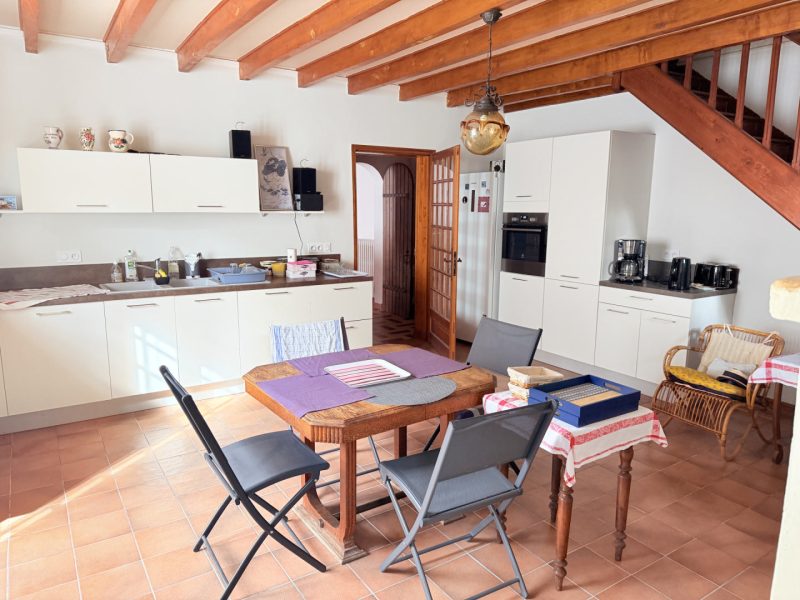 Maison de village avec 3 chambres, garage et jardin - proche Chalais