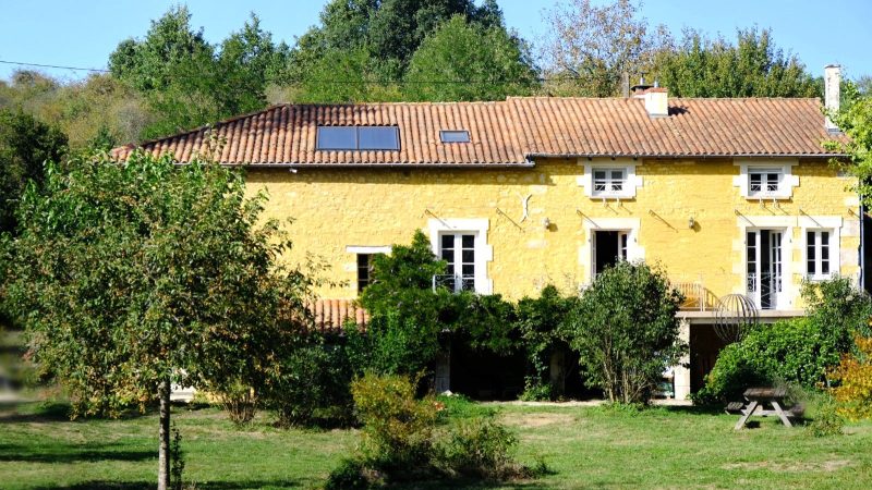 Charente. Moulin en Pierre pour Amoureux de la Nature, 8 ha, Ruisseau, Etang, Maison d'Amis, Bois