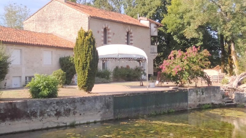 Magnifique Moulin Historique en Pierre de 336 m², Ile Privée, Fleuve Charente