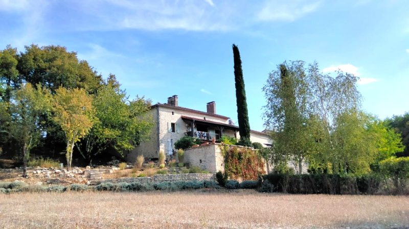 Superbe Propriété de Style Mas en Pierre du XIXe siècle avec Vue Panoramique et Jardins Méditerranéens – Proche Angoulême