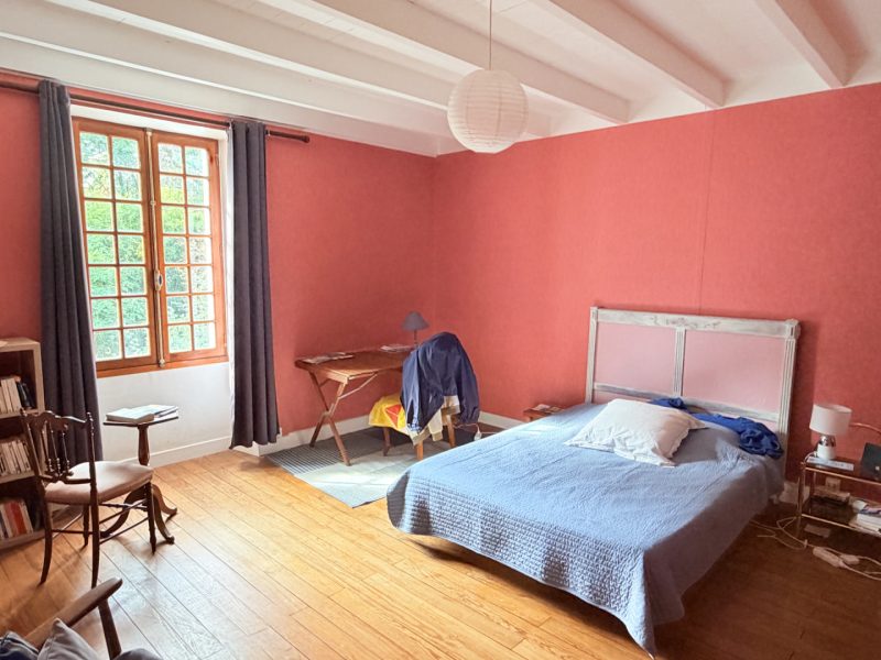 Maison de village avec 3 chambres, garage et jardin - proche Chalais