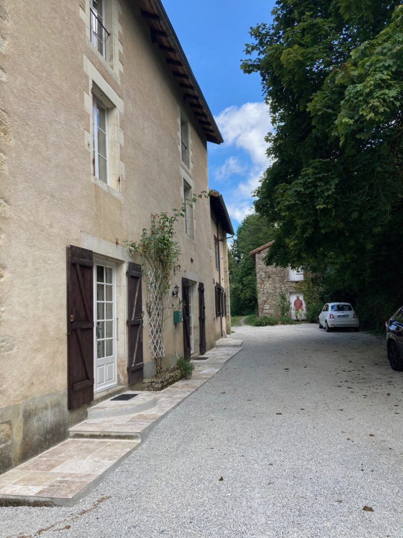 Emblématique Ancien Moulin, Bois/Ecuries/Dépendances, Revenu Potentiel, Proche de Nanteuil-en-Vallée, Charente
