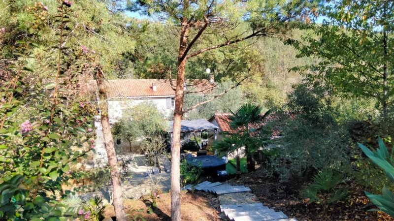 Charmante Maison En Pierre de Caractère avec Granges et Vue sur la Rivière, Proche Nanteuil-en-Vallée