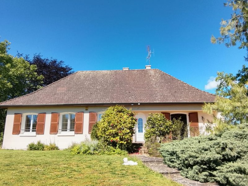 Belle Maison dans Charmant Village, Plein-Pied, 4 Chambres, Beau Jardin, Près de Mortemart - Haute-Vienne