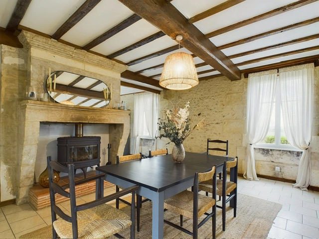 Charmant ensemble en Dordogne : Deux maisons et dépendances sur près d'un hectare