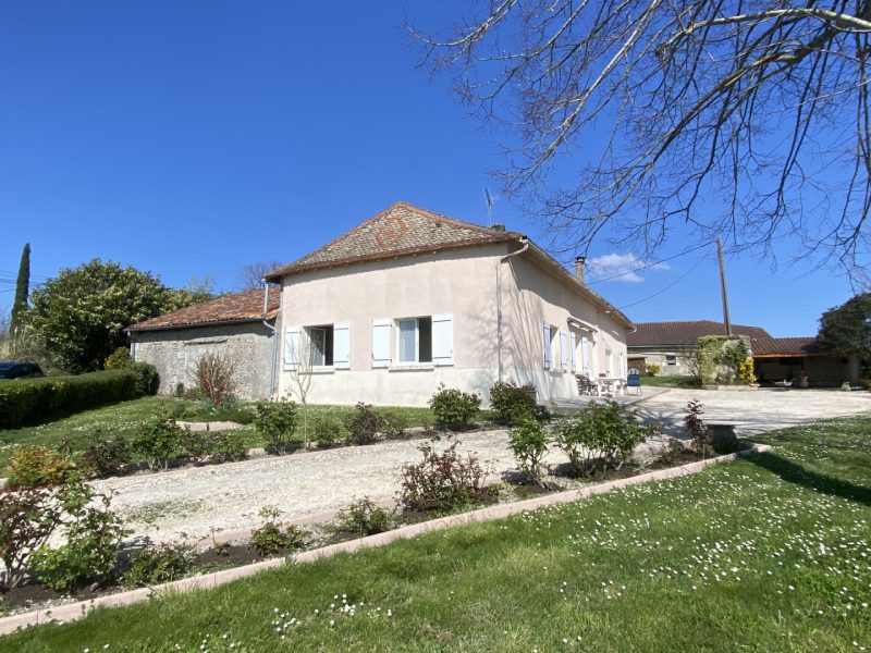 Propriété de Campagne avec Fort Potentiel Proche Chalais