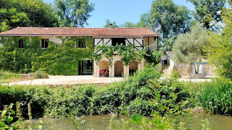 Ancien Moulin sur Ile Privée, Lieu paisible, Grange, Piscine, Près de Mansle